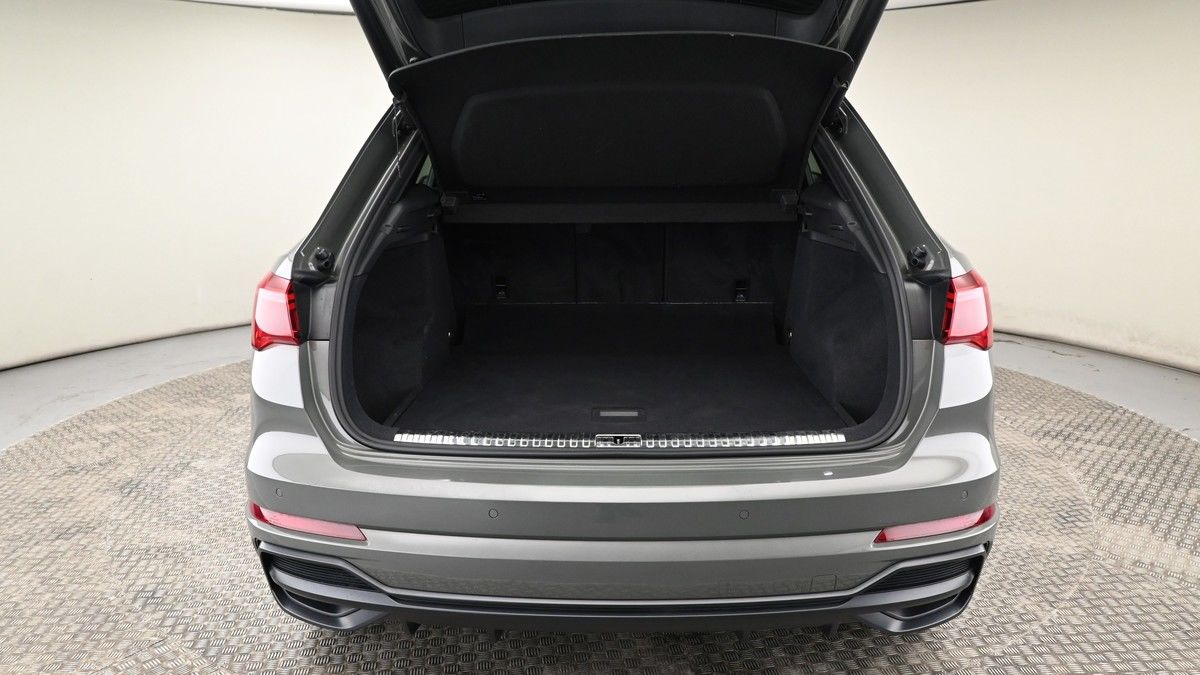 Audi Q3 Image 10