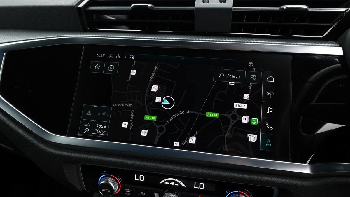 Audi Q3 Image 11