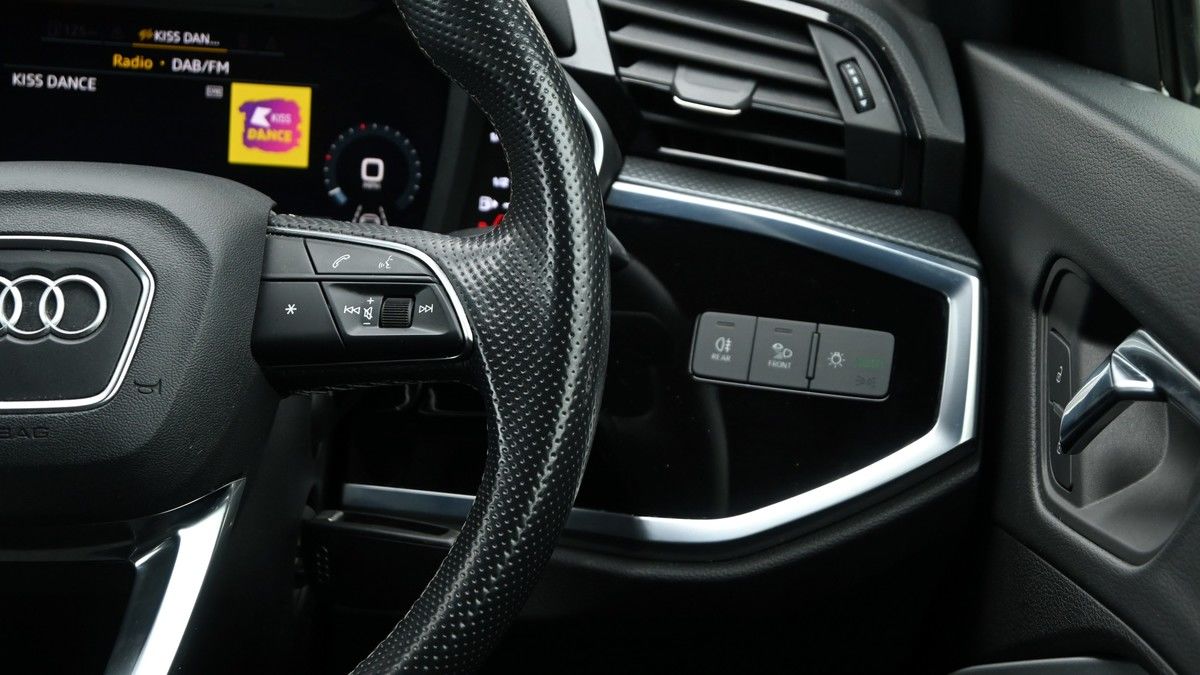 Audi Q3 Image 16