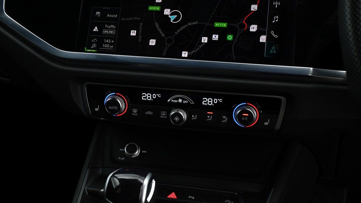 Audi Q3 Image 11