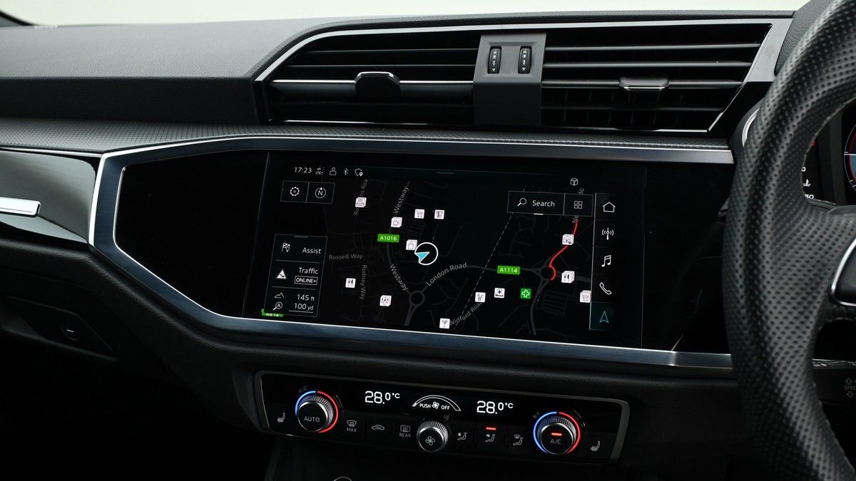 Audi Q3 Image 10