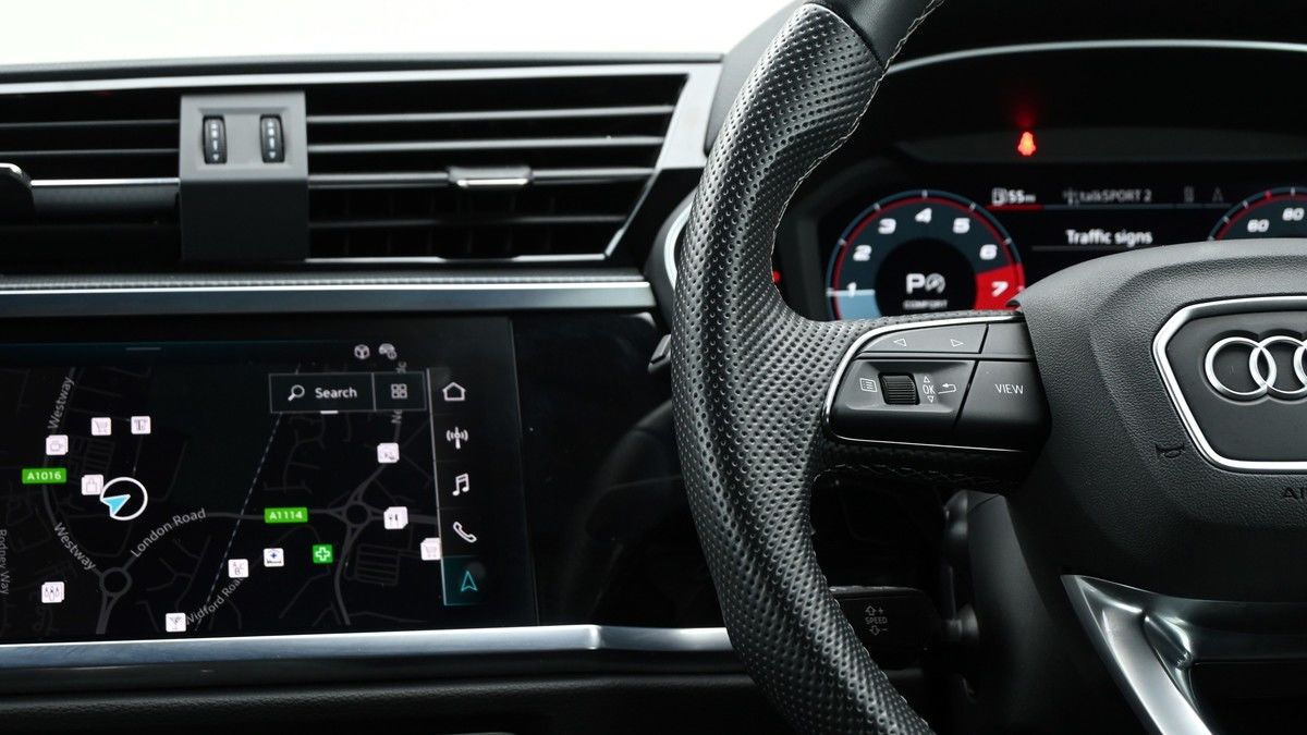 Audi Q3 Image 14