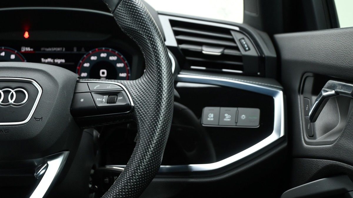 Audi Q3 Image 15