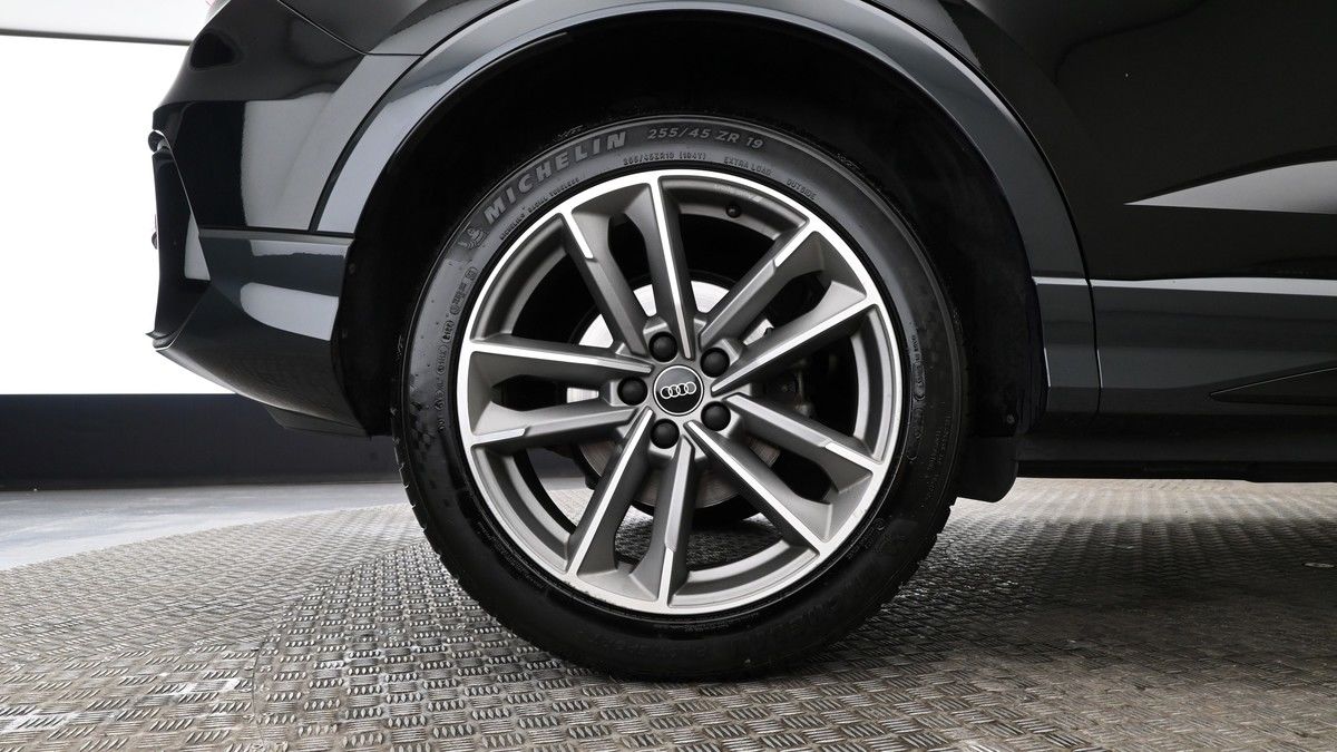 Audi Q3 Image 8