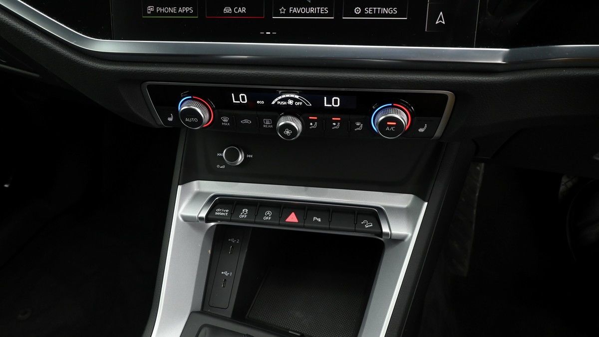 Audi Q3 Image 12