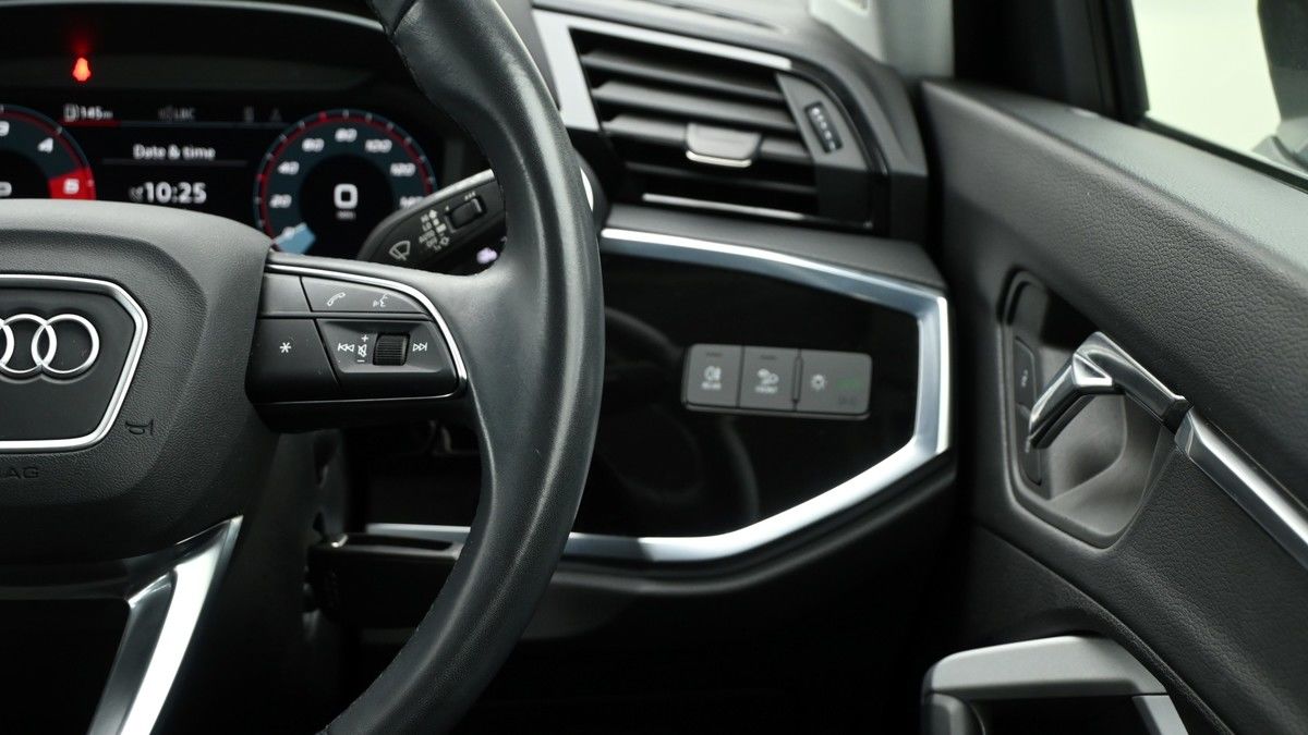 Audi Q3 Image 16