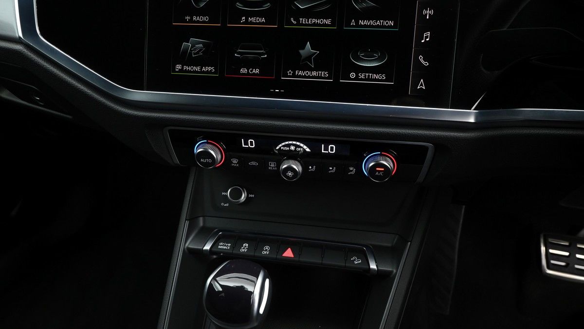 Audi Q3 Image 12