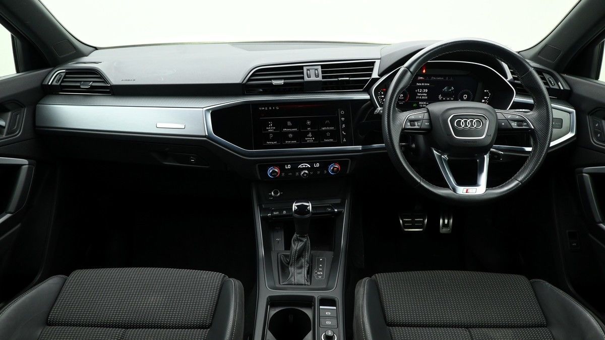 Audi Q3 Image 14