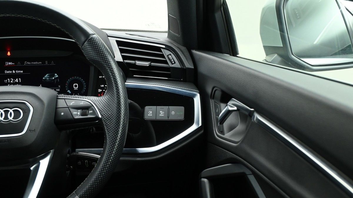 Audi Q3 Image 16