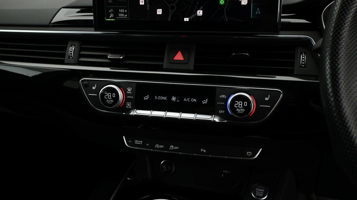 Audi A4 Avant Image 11
