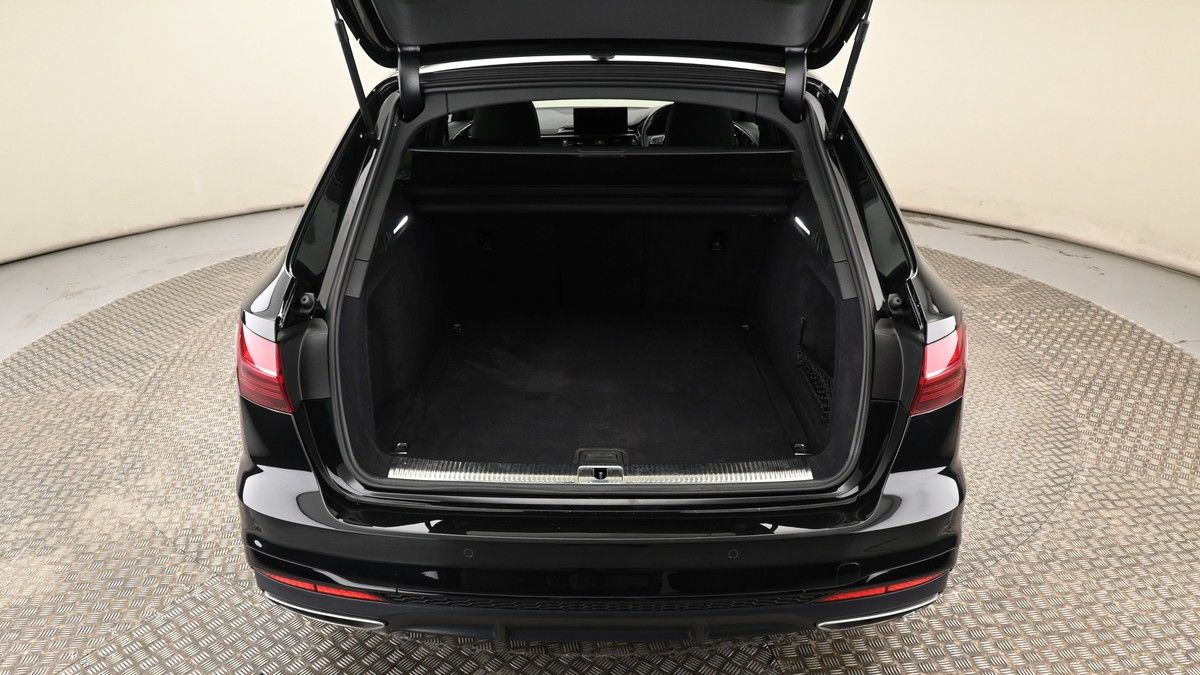 Audi A4 Avant Image 9