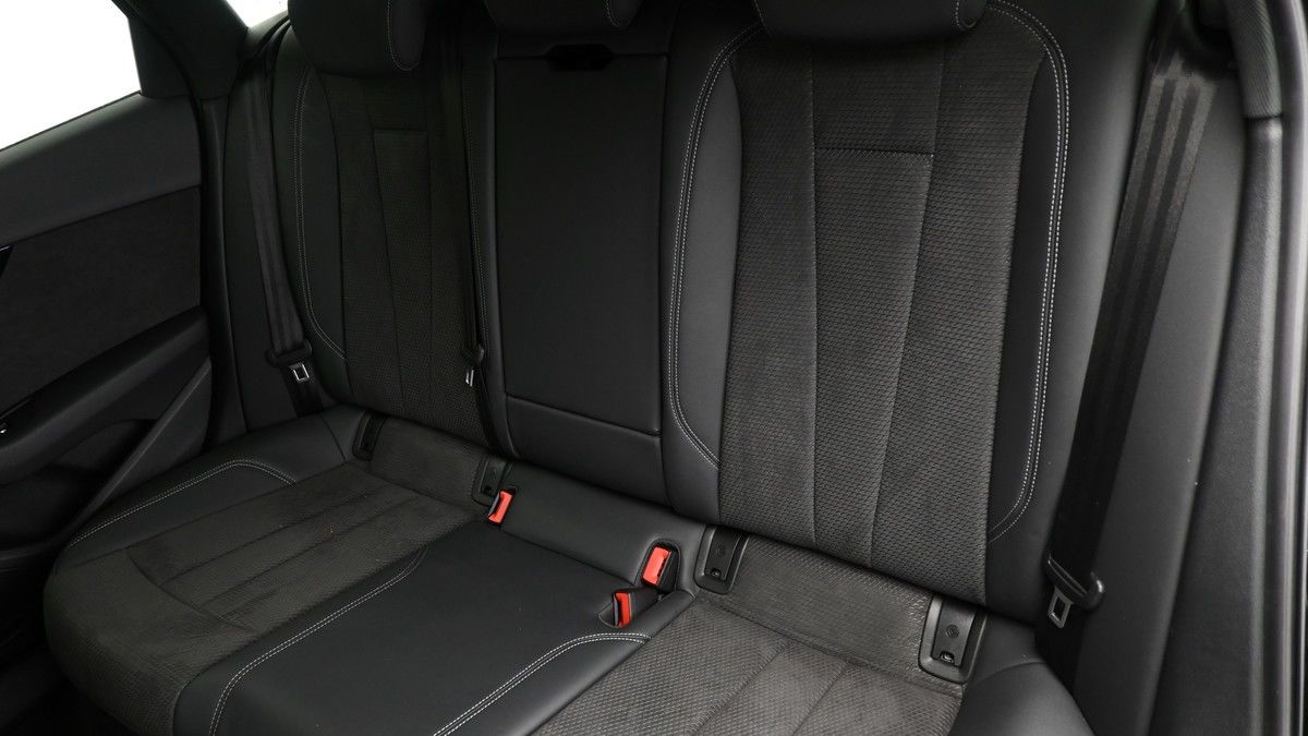 Audi A4 Avant Image 4