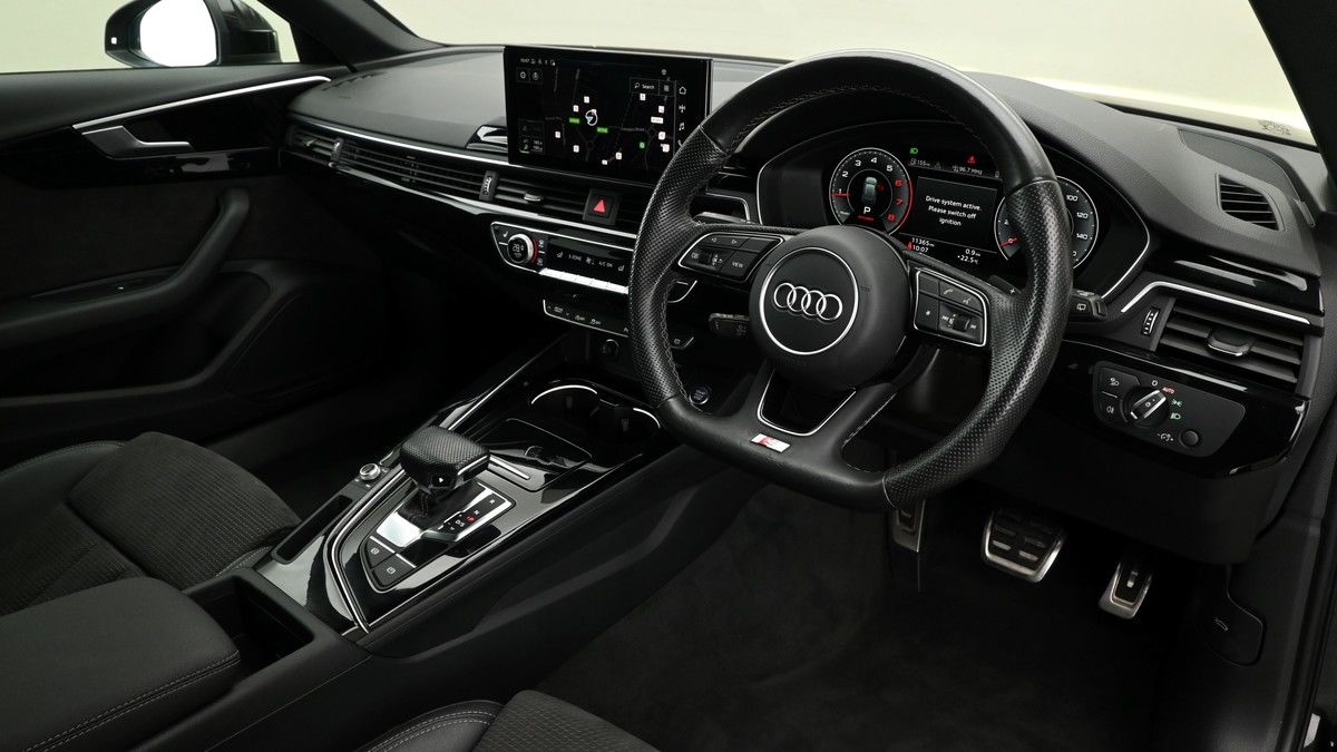 Audi A4 Avant Image 2