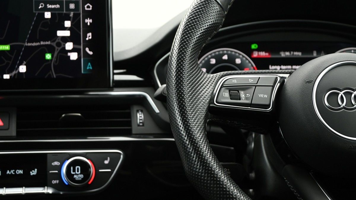Audi A4 Avant Image 14