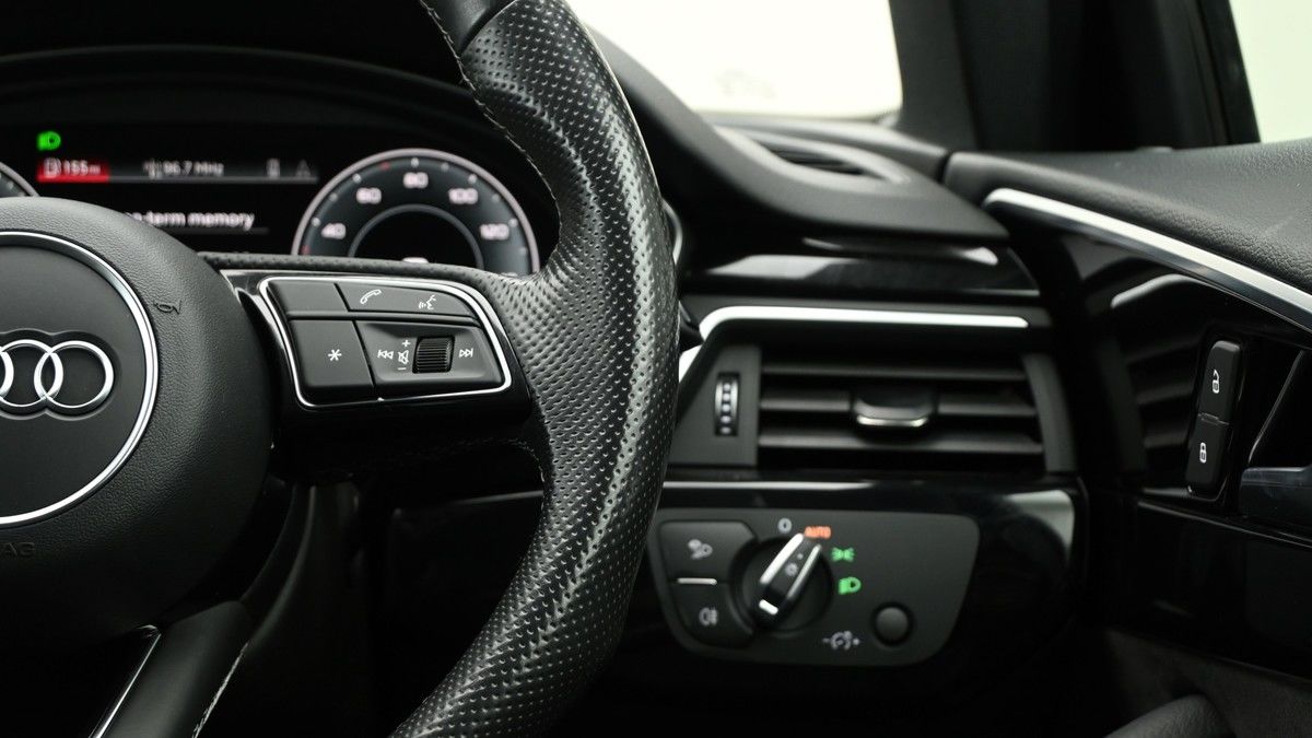 Audi A4 Avant Image 15