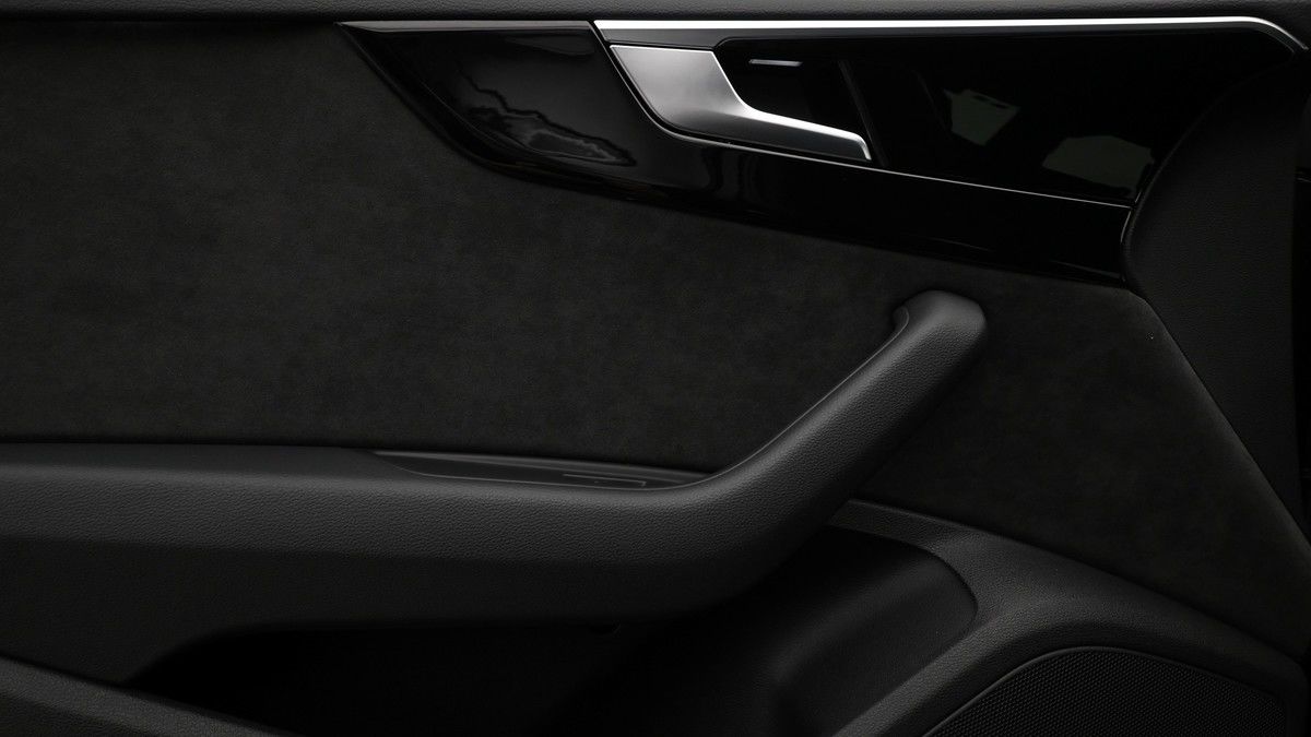 Audi A4 Avant Image 12