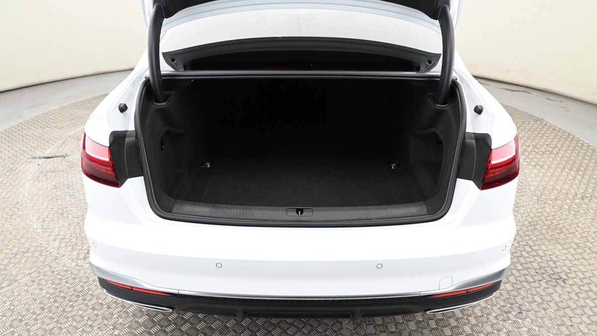 Audi A4 Image 10