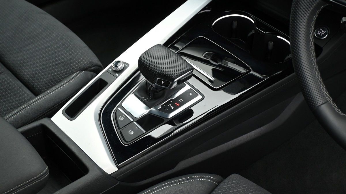 Audi A4 Image 2