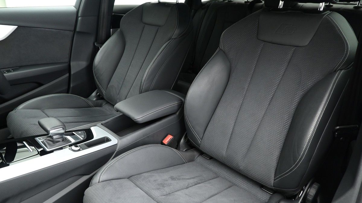 Audi A4 Image 4