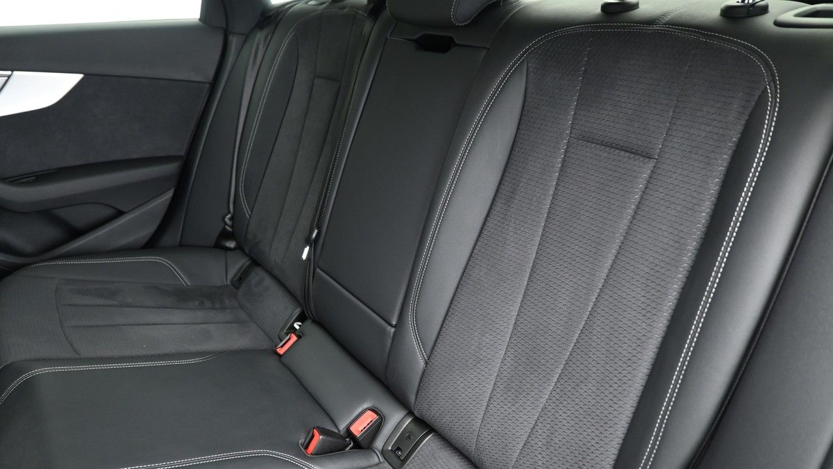 Audi A4 Image 5