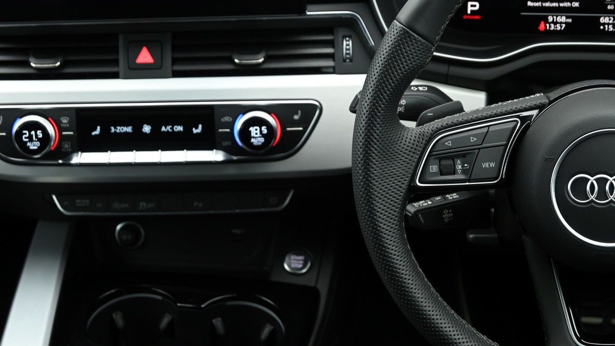 Audi A4 Image 15