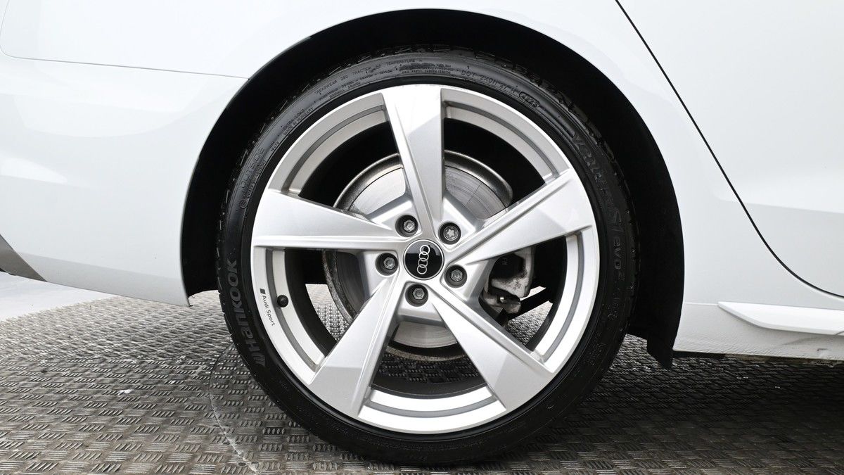 Audi A4 Image 9