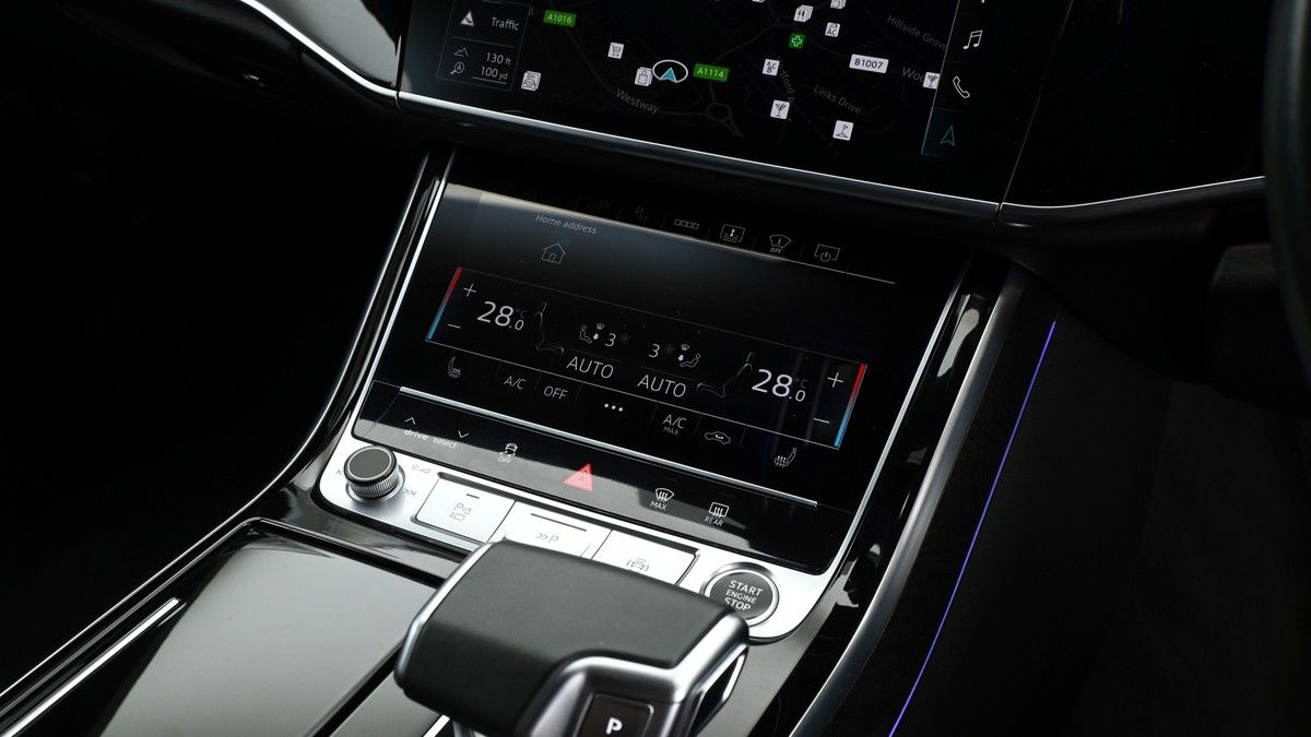 Audi A8 Image 11