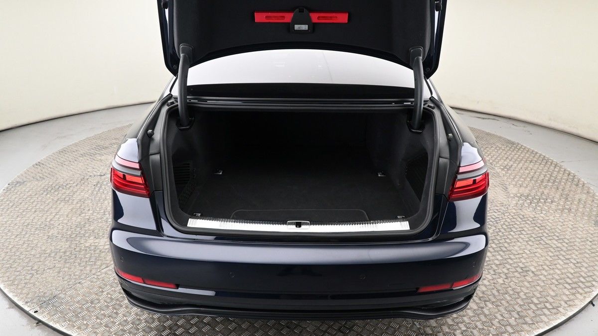 Audi A8 Image 9