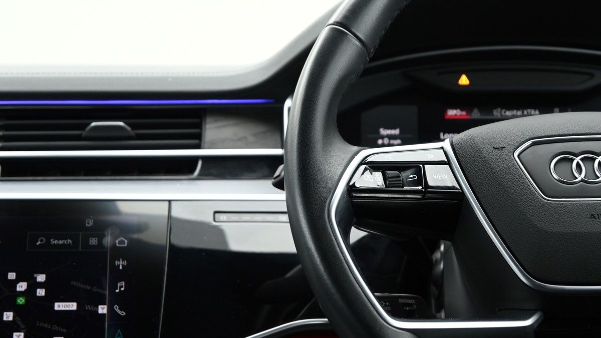 Audi A8 Image 14