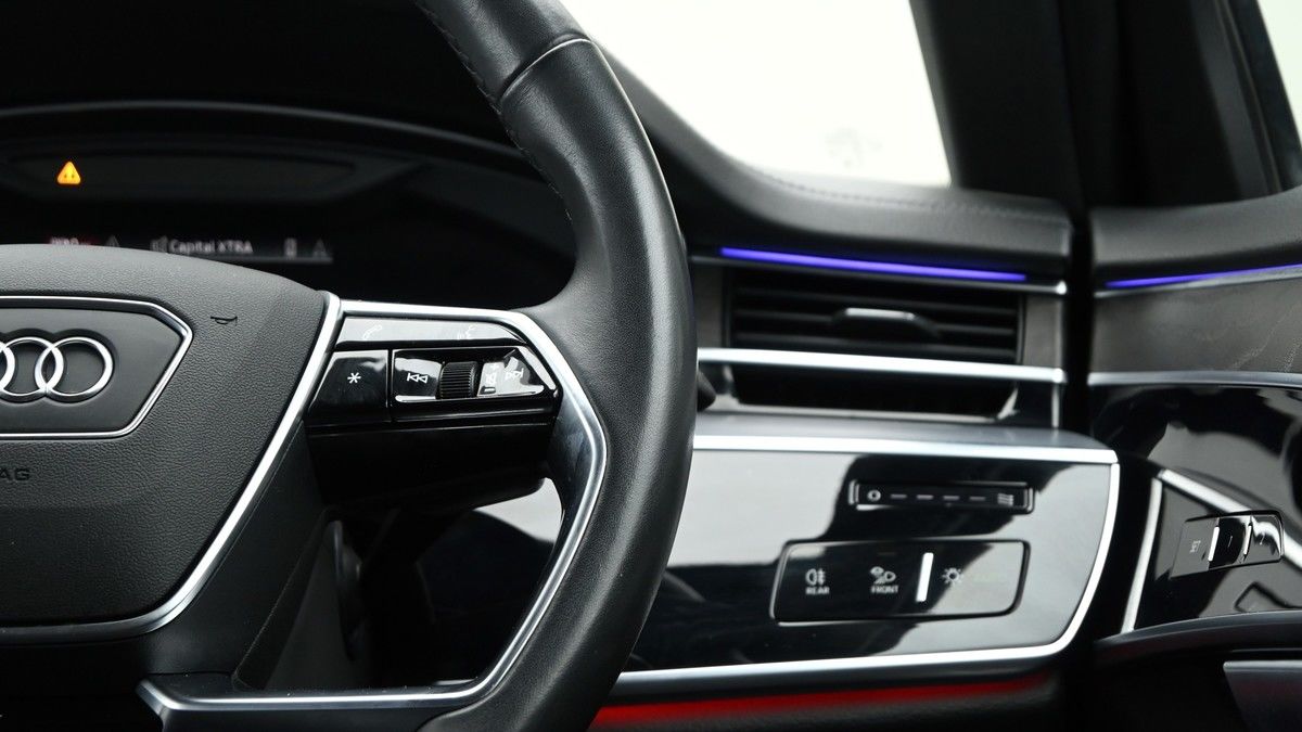 Audi A8 Image 15
