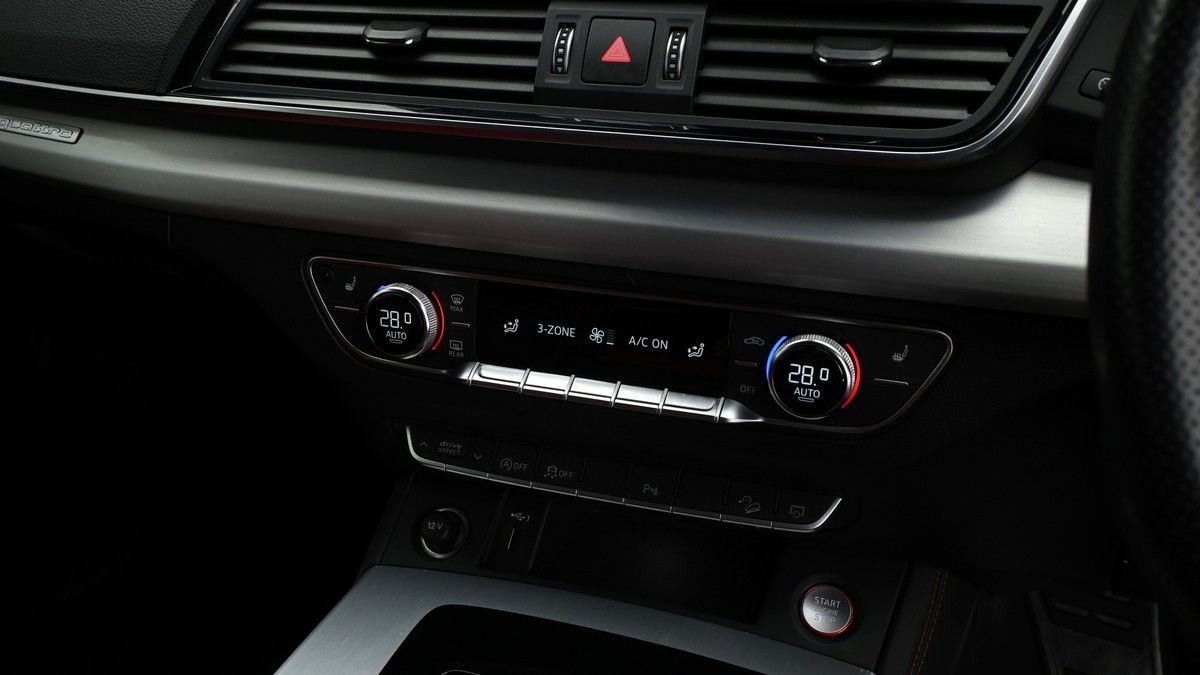 Audi SQ5 Image 11