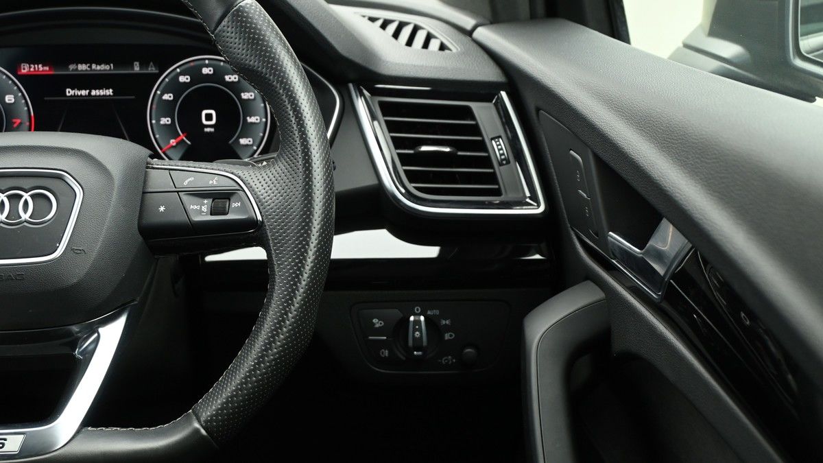 Audi Q5 Image 16