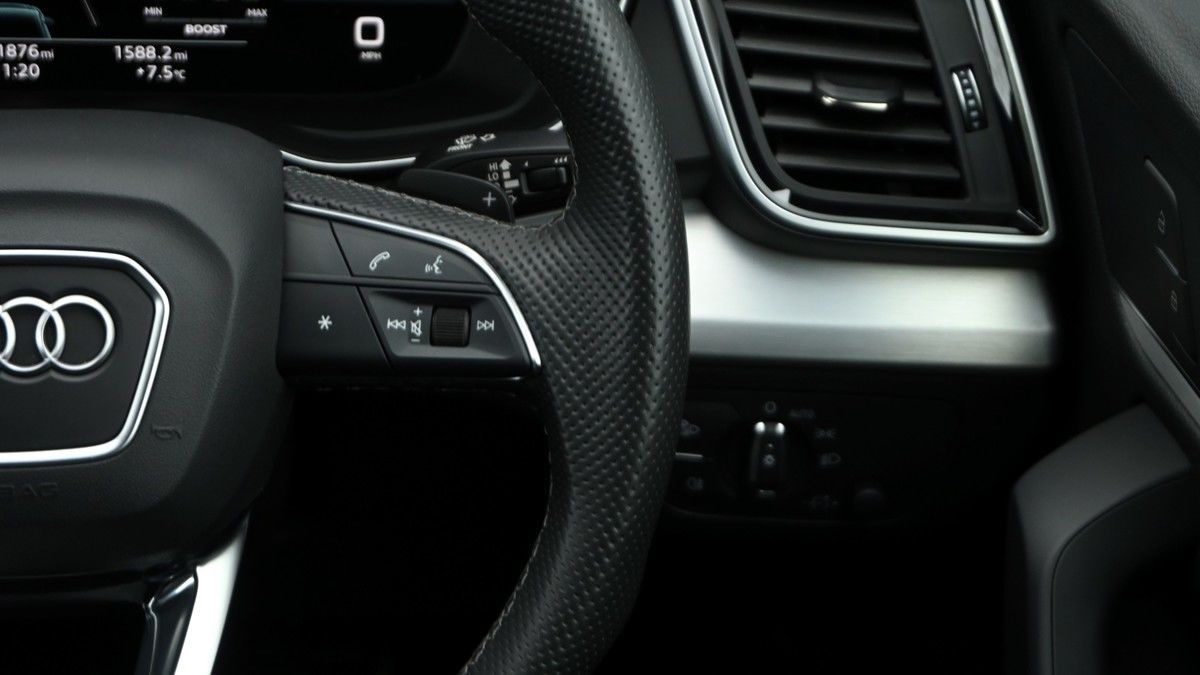 Audi SQ5 Image 16