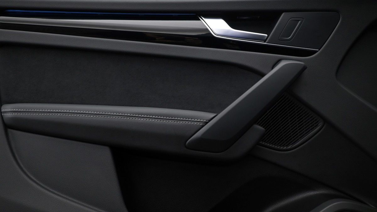 Audi SQ5 Image 12