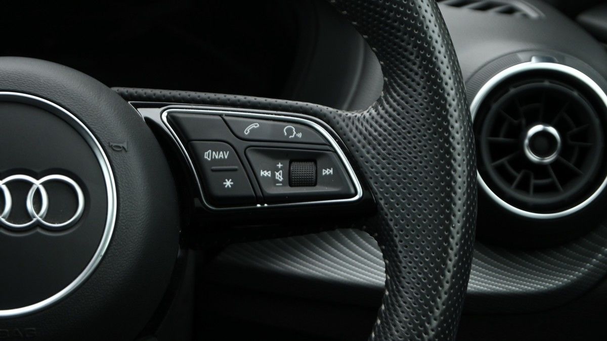 Audi SQ2 Image 16