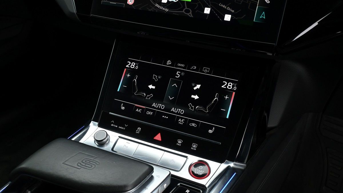 Audi e-tron S Image 11