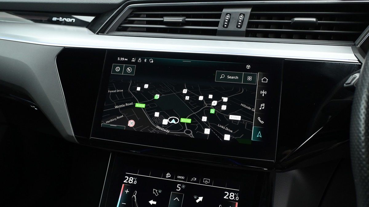 Audi e-tron S Image 10