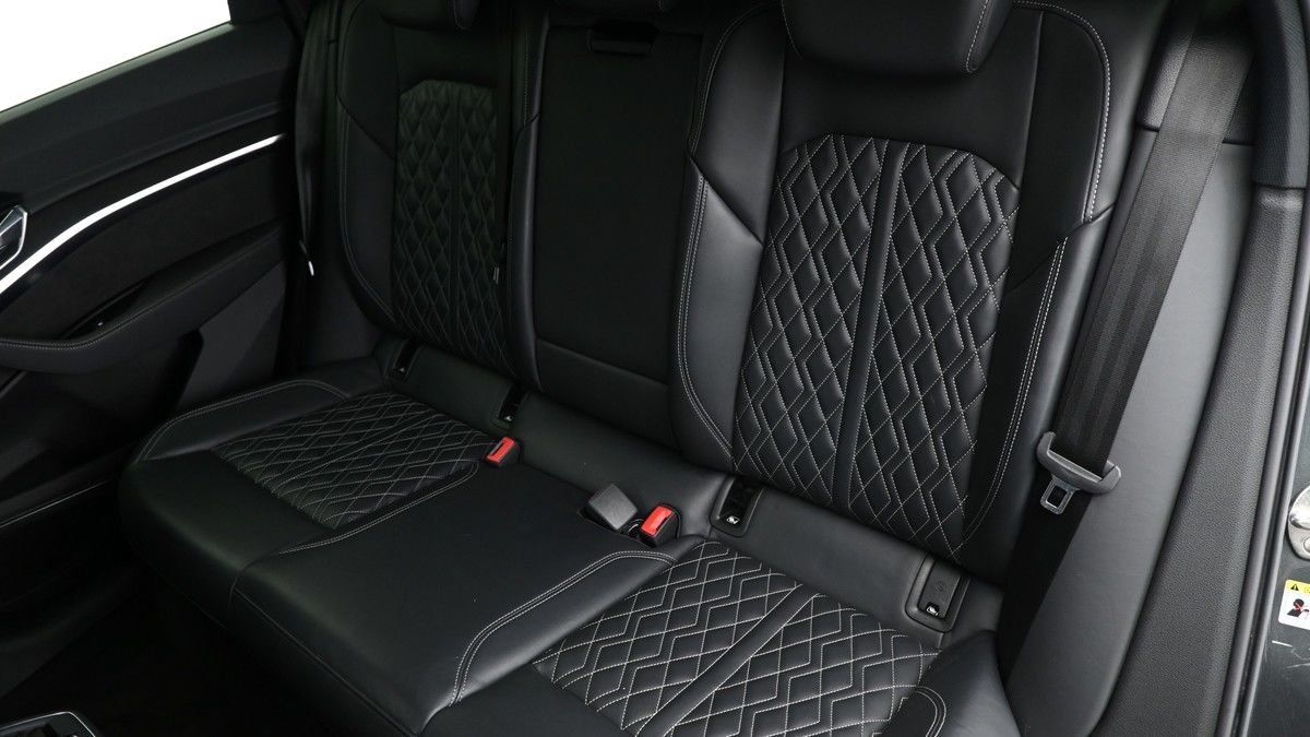 Audi e-tron S Image 4