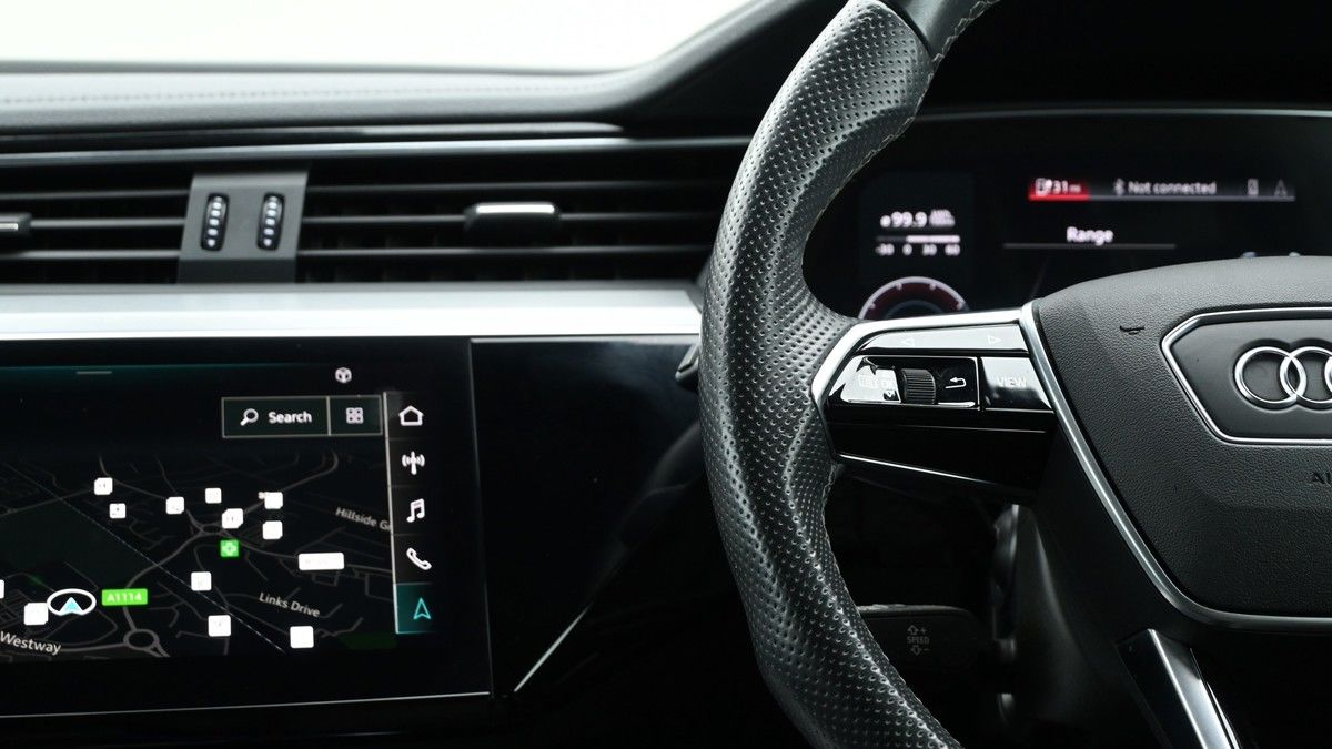 Audi e-tron S Image 14