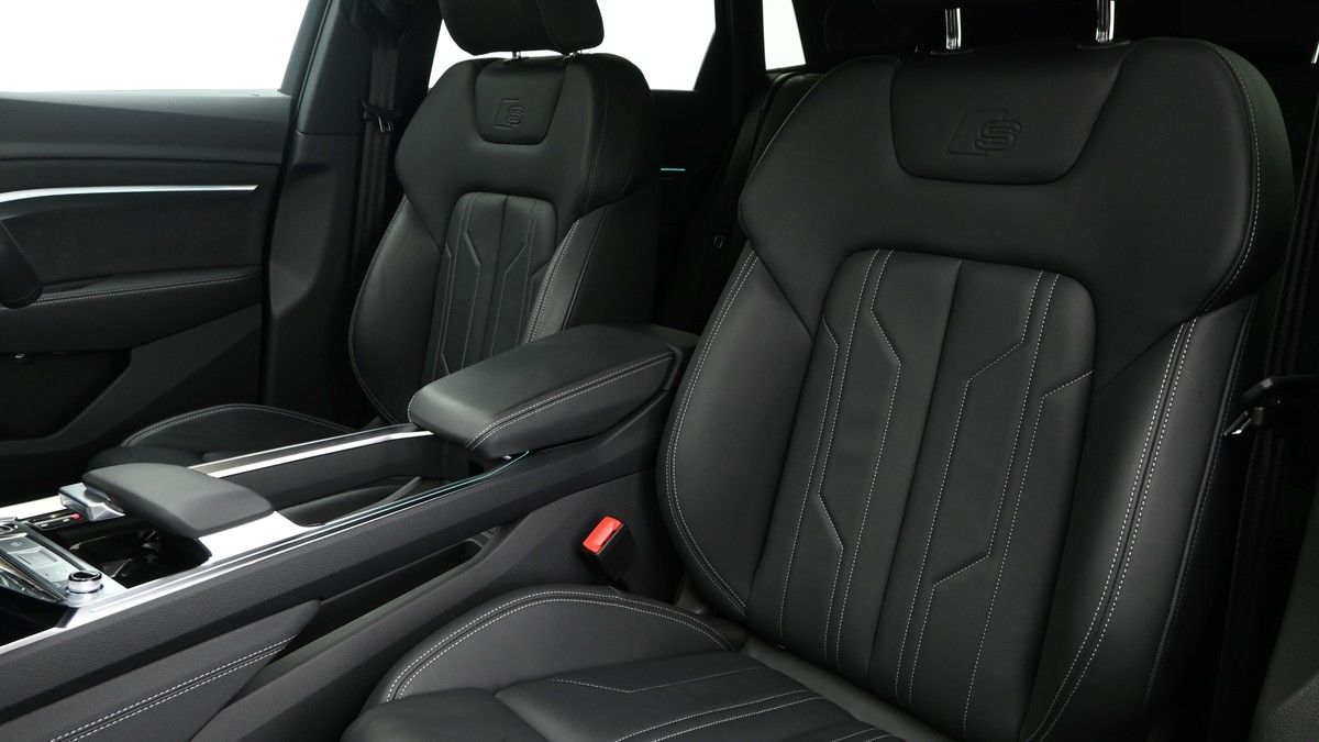Audi Q8 e-tron Image