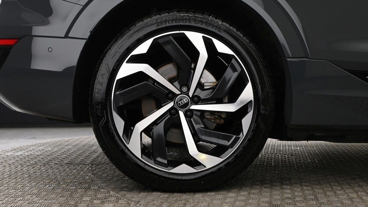 Audi Q8 e-tron Image 9