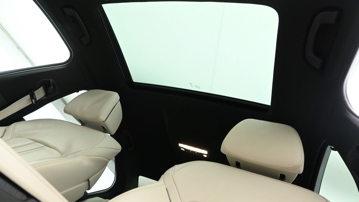 BMW 5 Series Image 2