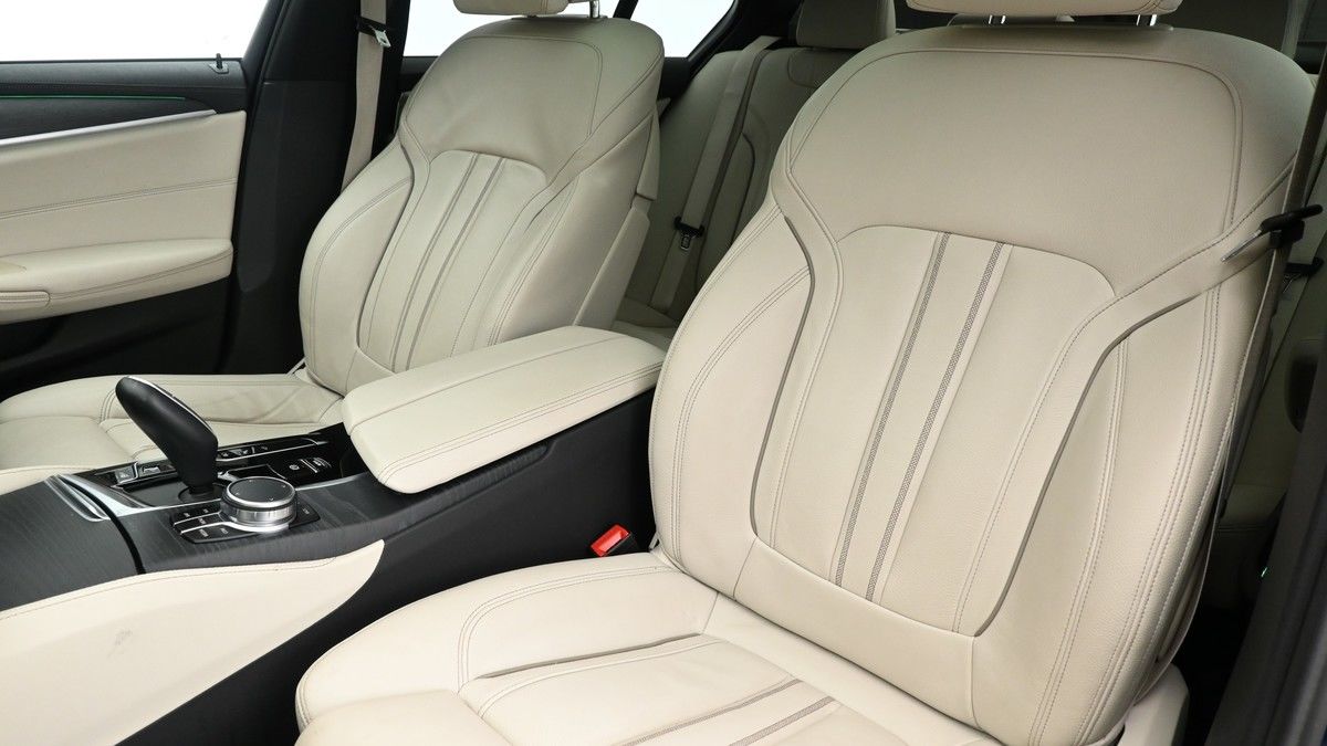 BMW 5 Series Image 4
