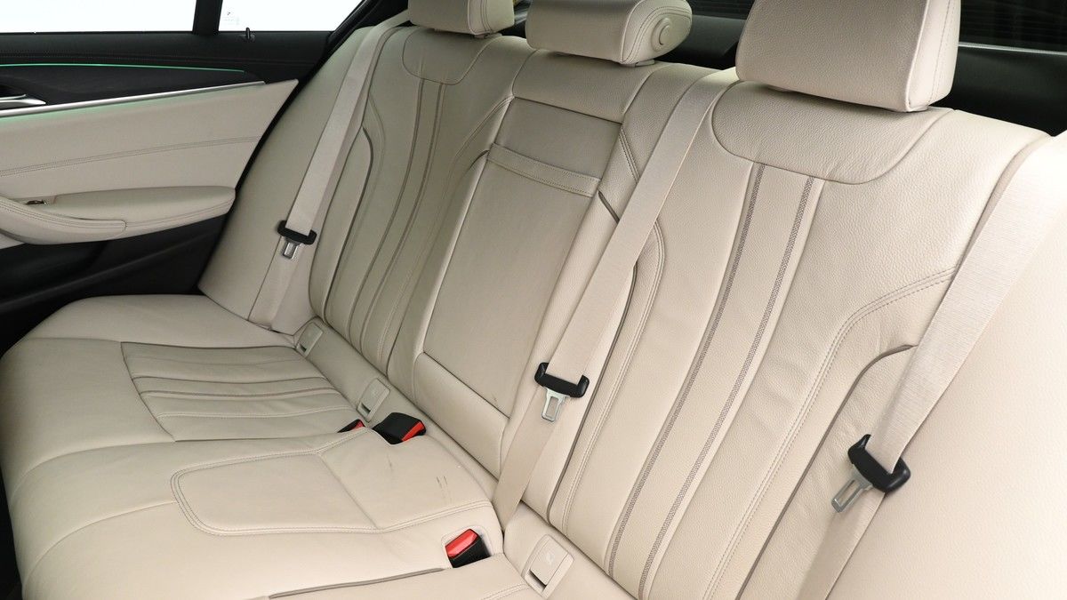 BMW 5 Series Image 5