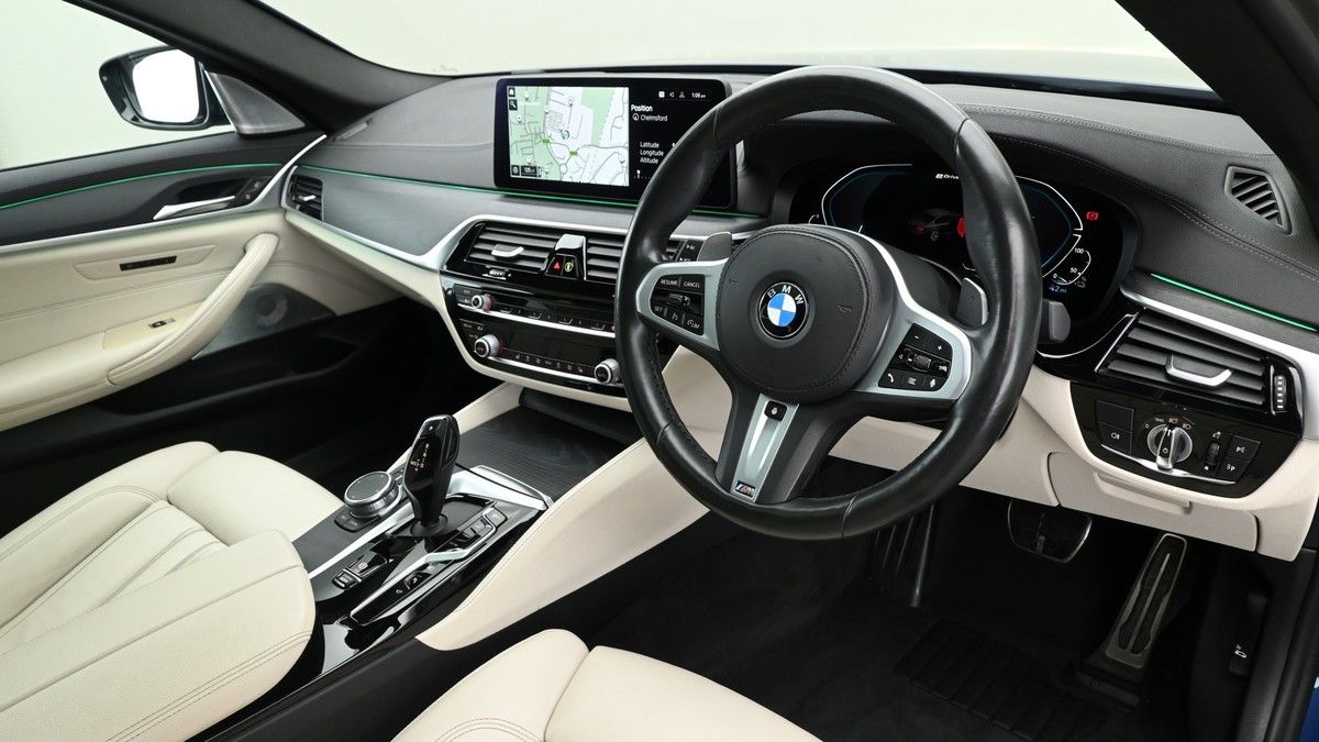 BMW 5 Series Image 3