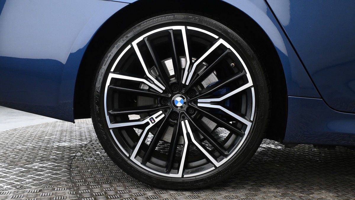 BMW 5 Series Image 9