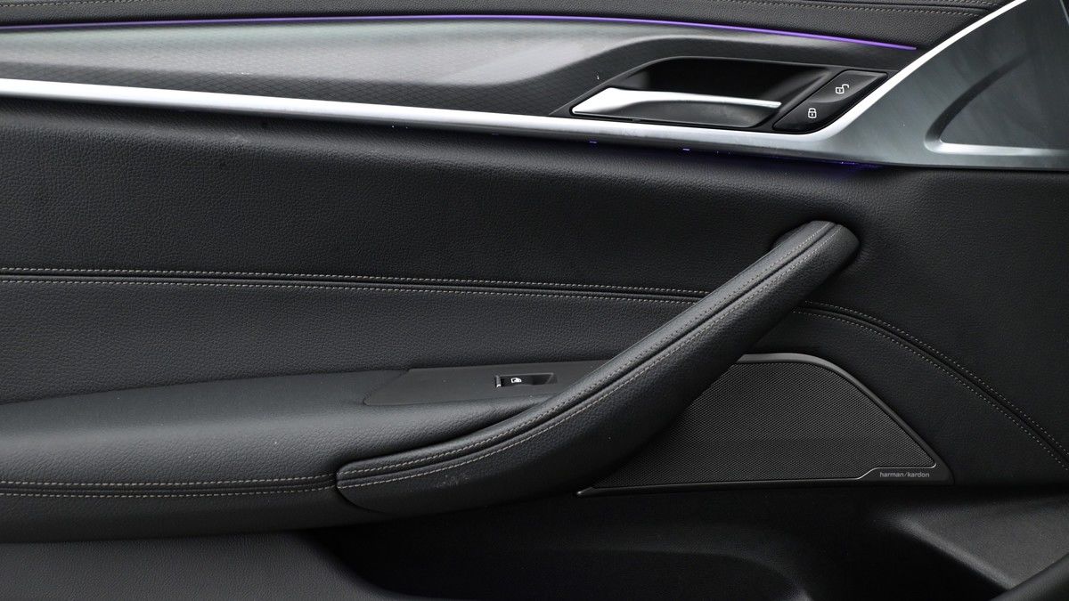 BMW 5 Series Image 12