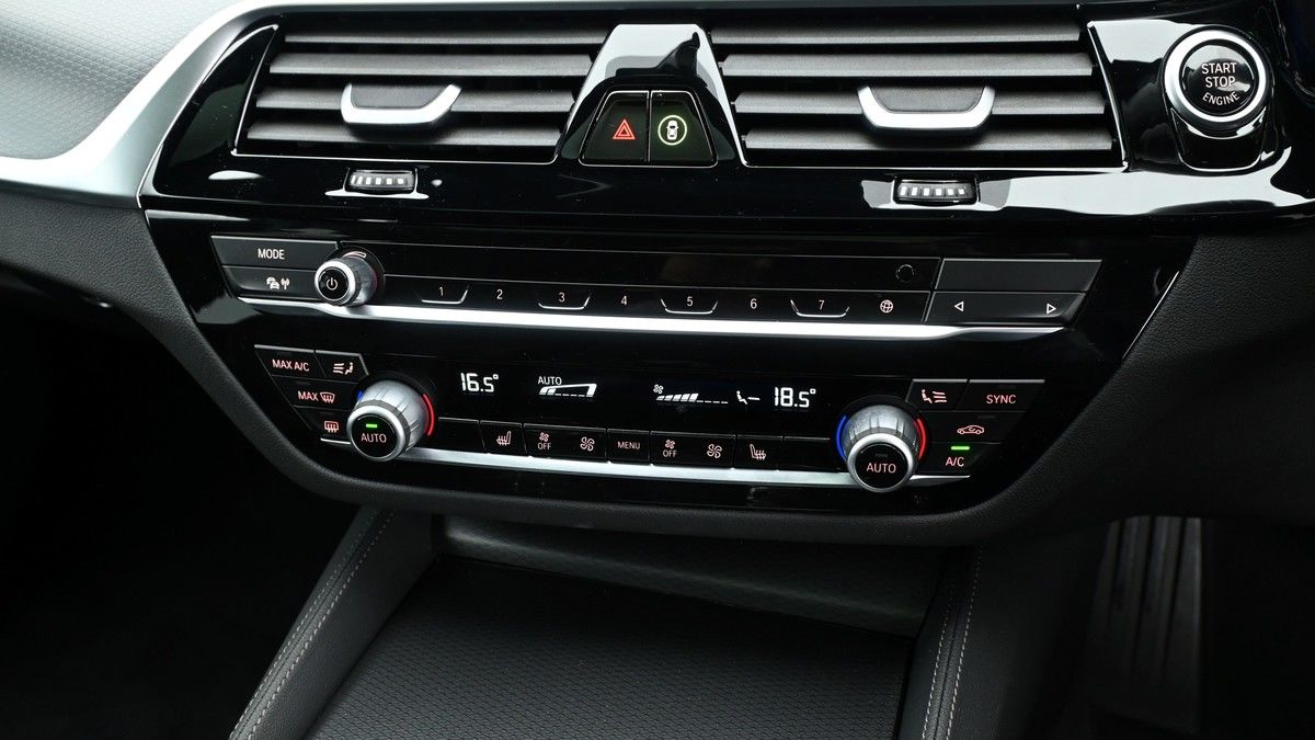 BMW 5 Series Image 4