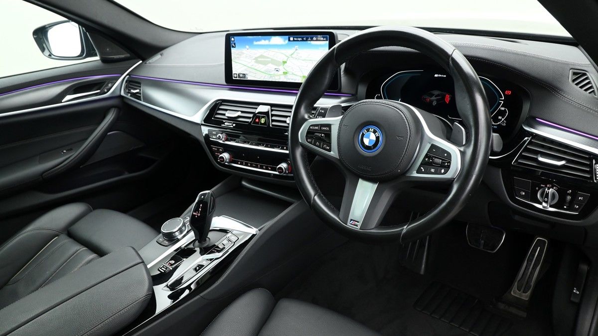 BMW 5 Series Image 3