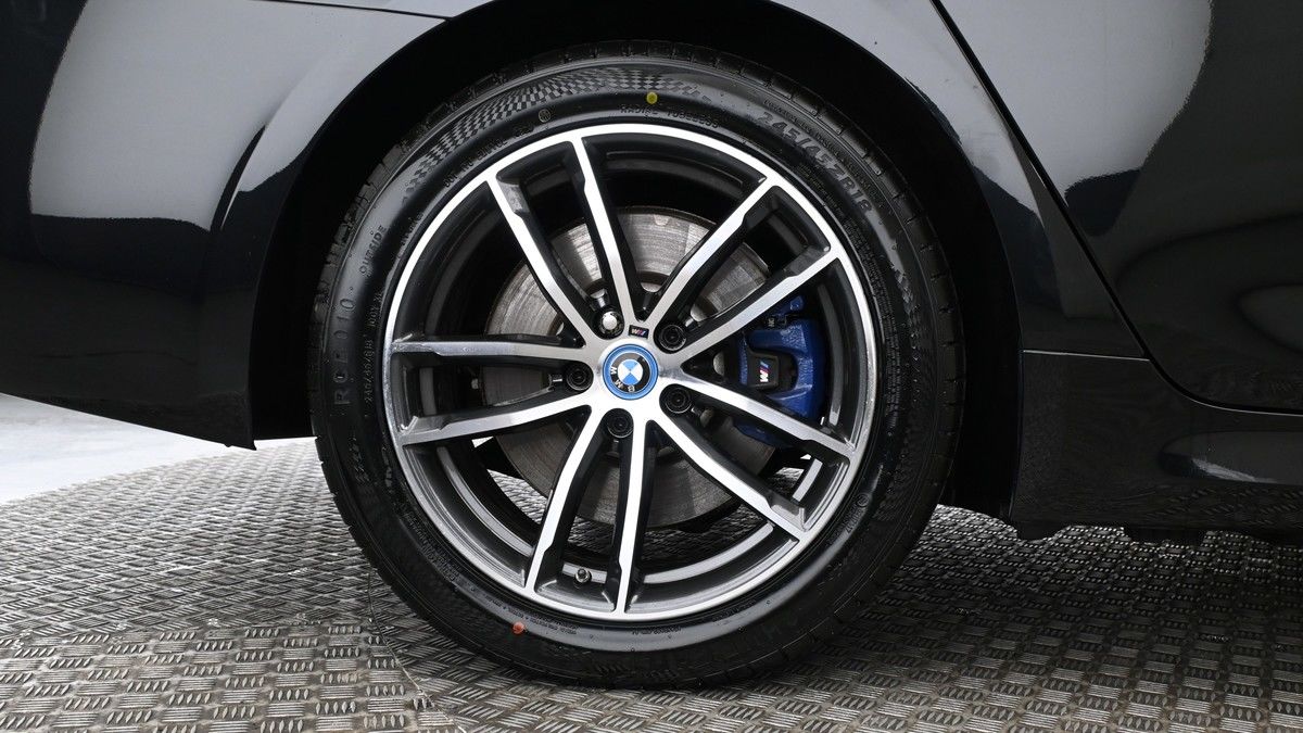 BMW 5 Series Image 9